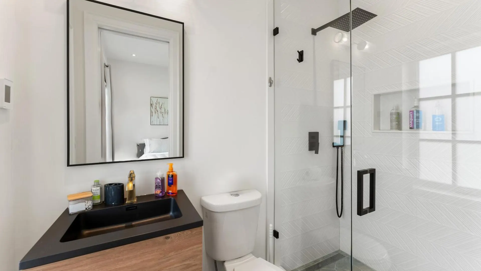 Luxury Home - 5 Min From Airport, 15 To Downtown Toronto Villa