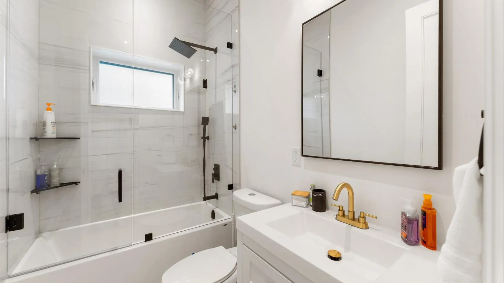 Luxury Home - 5 Min From Airport, 15 To Downtown Toronto