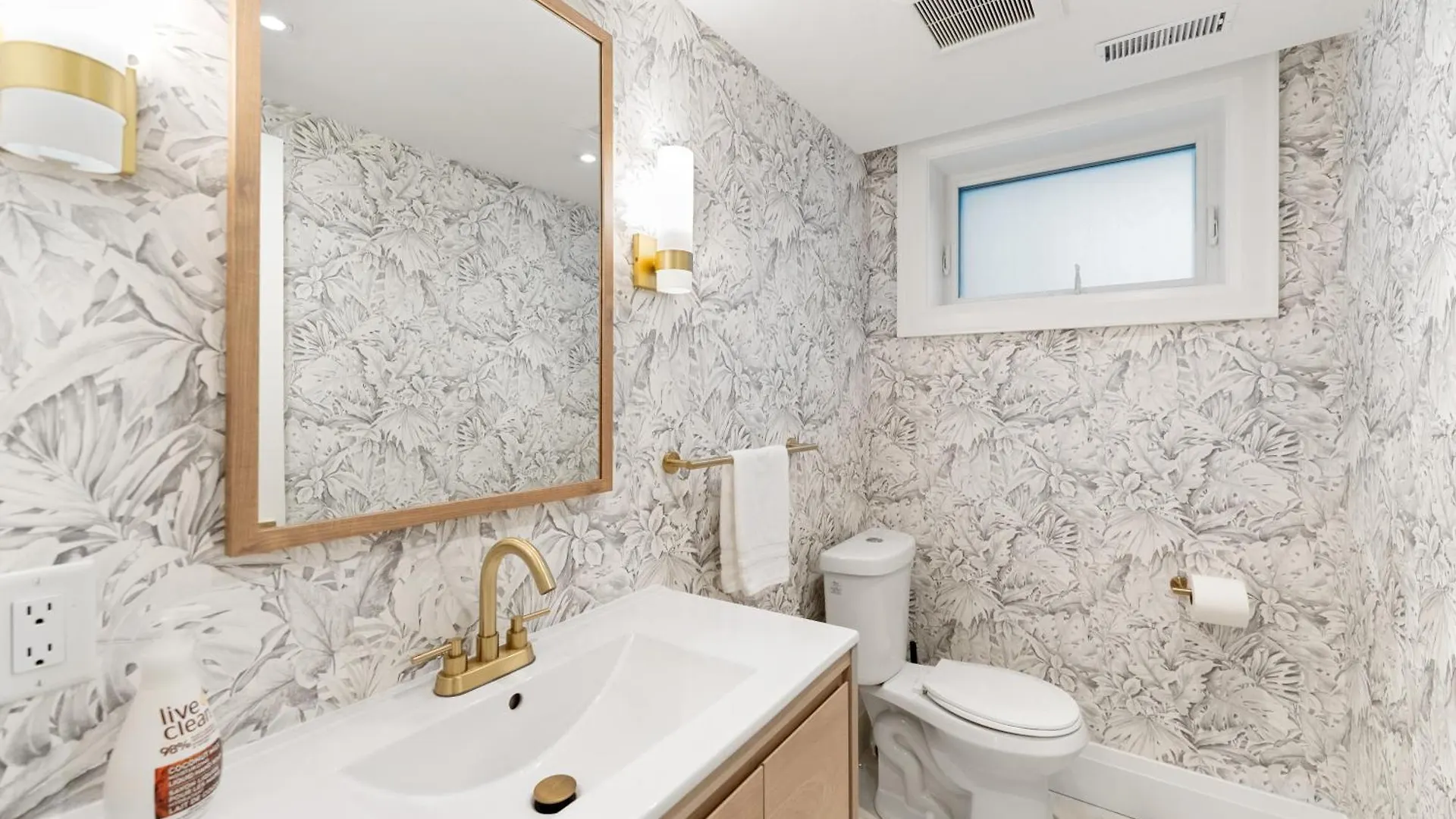 Luxury Home - 5 Min From Airport, 15 To Downtown Toronto Villa