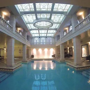 Grand & Hotell